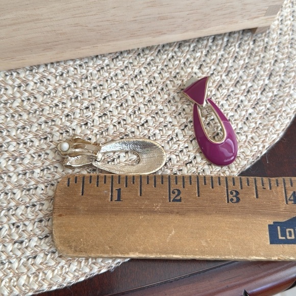 Vintage  Clip On Earrings - Picture 3 of 3